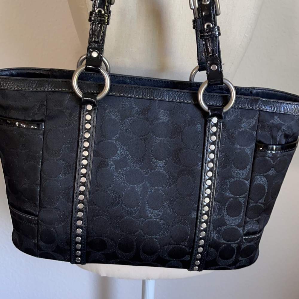 Coach monogram studded buckle shoulder bag - Picture 4 of 7